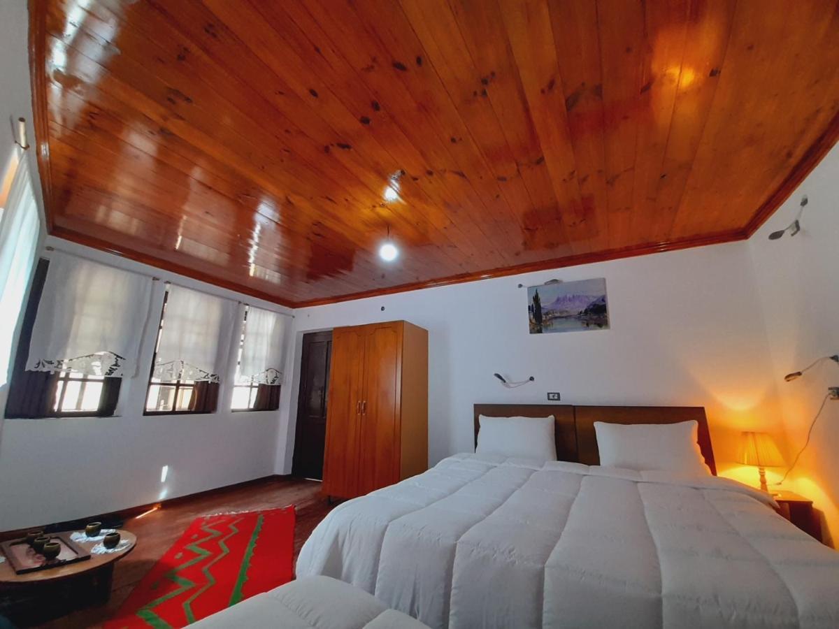 Gorica'S Bridge Hotel Berat Bagian luar foto