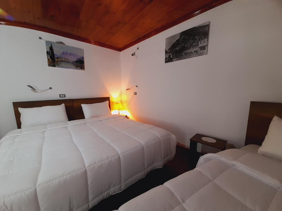 Gorica'S Bridge Hotel Berat Bagian luar foto
