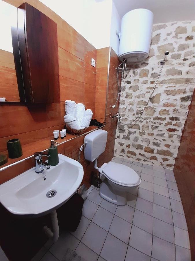 Gorica'S Bridge Hotel Berat Bagian luar foto