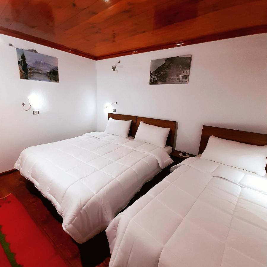 Gorica'S Bridge Hotel Berat Bagian luar foto