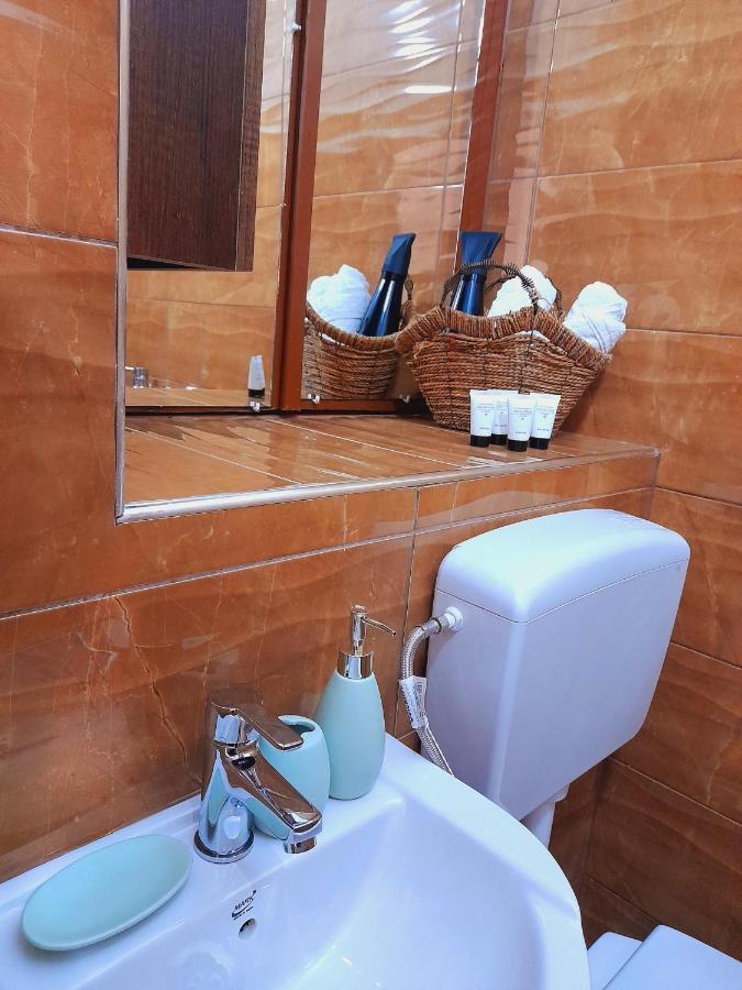 Gorica'S Bridge Hotel Berat Bagian luar foto