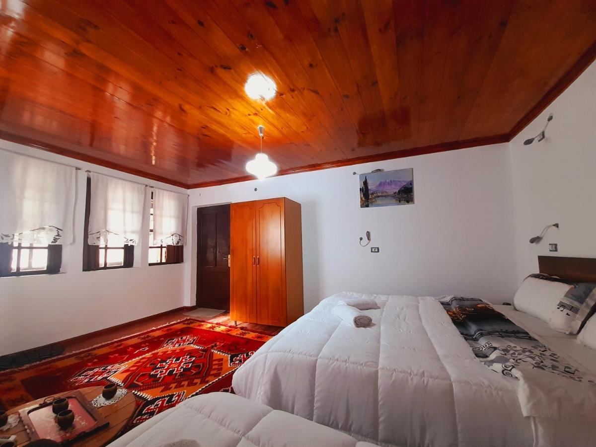 Gorica'S Bridge Hotel Berat Bagian luar foto