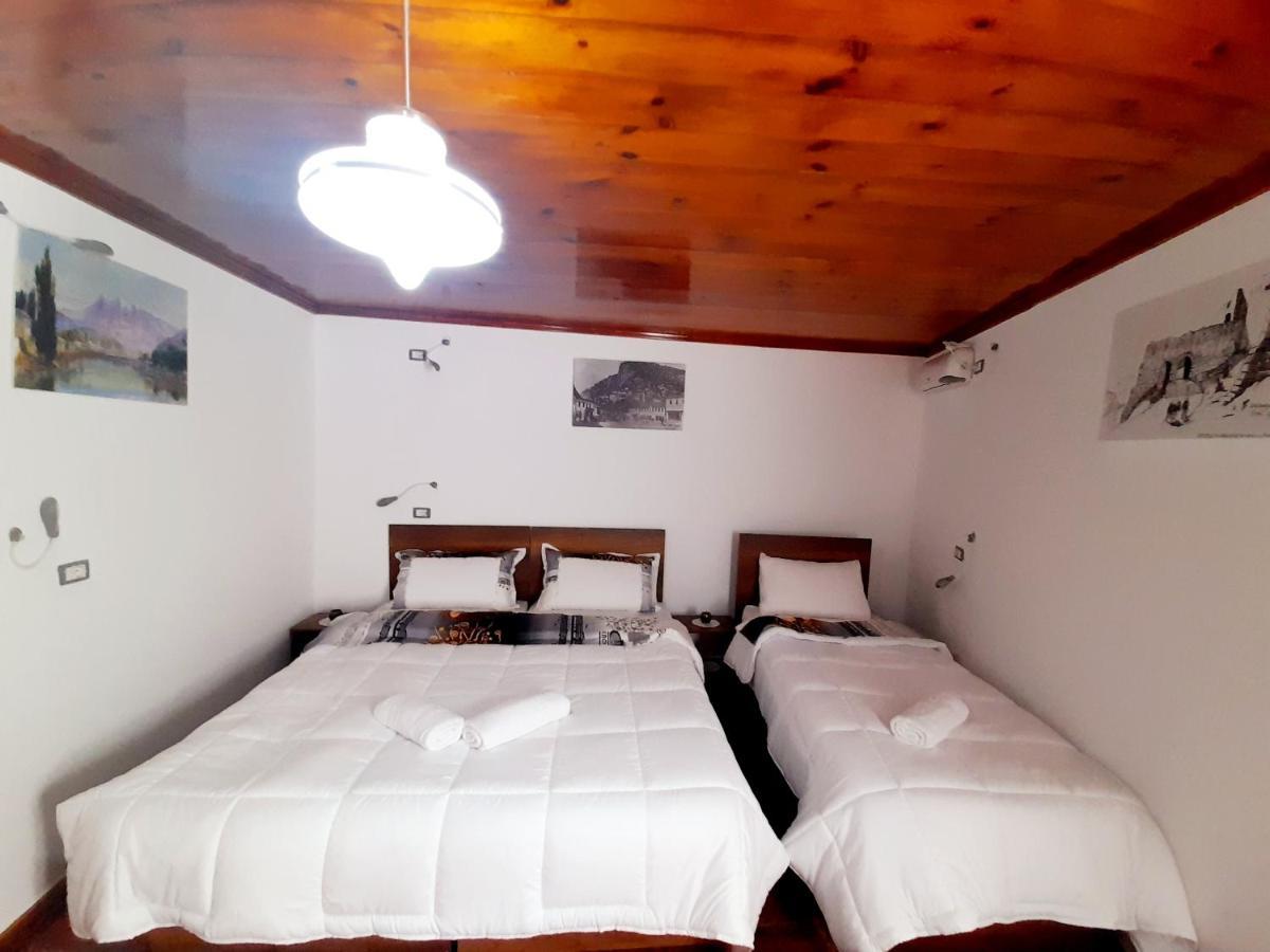 Gorica'S Bridge Hotel Berat Bagian luar foto
