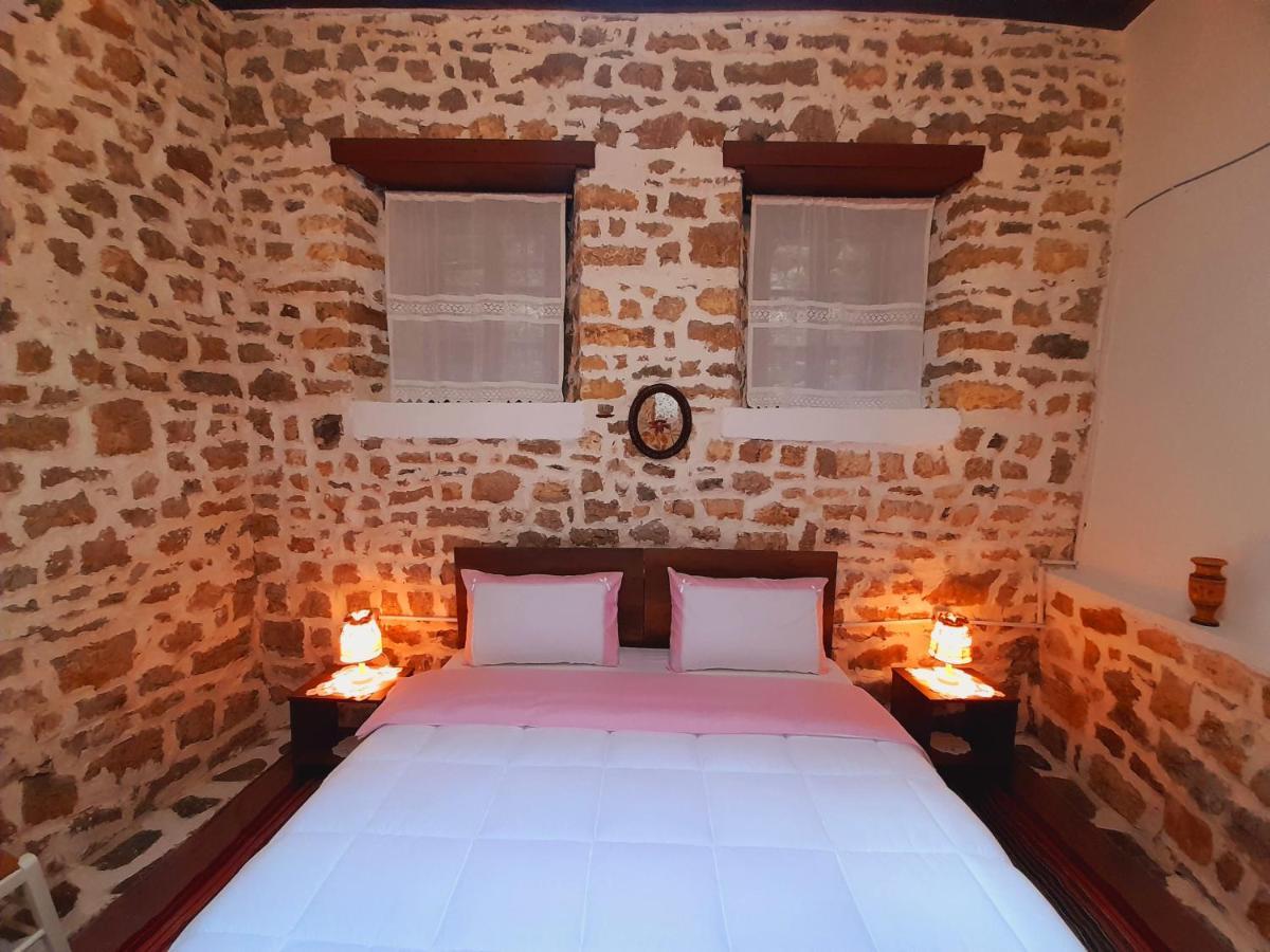 Gorica'S Bridge Hotel Berat Bagian luar foto